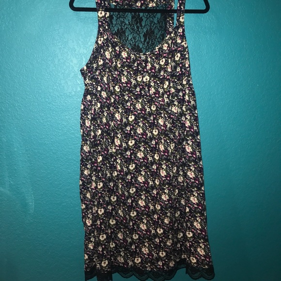 Cute Floral dress with pockets - Picture 1 of 4